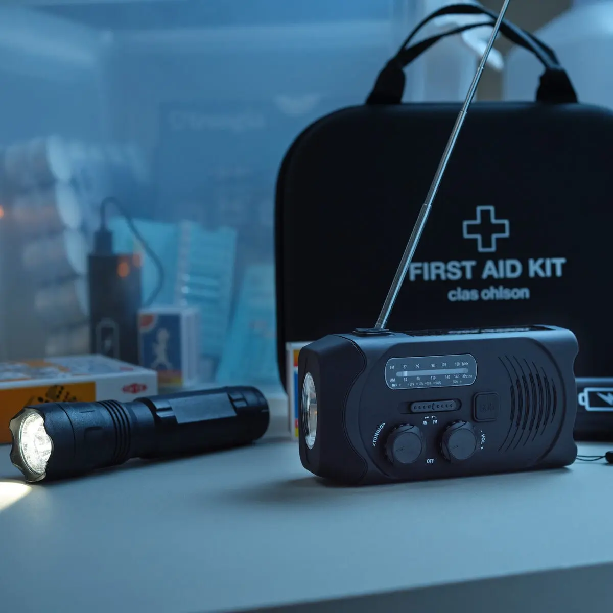 Nödradio med vev, solceller och powerbank Svart