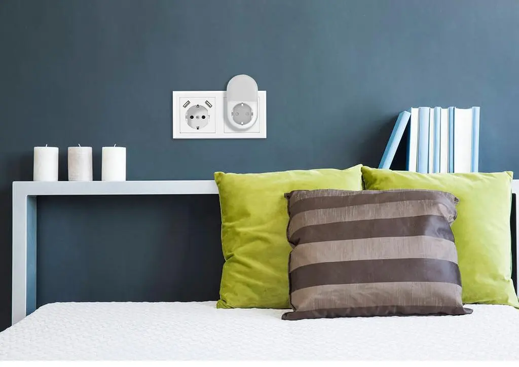 Smart WiFi Plug med nattlampa inomhus 16A Vit
